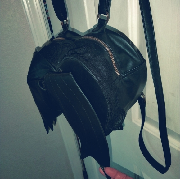 Black batwing goth punk purse backpack - Picture 2 of 11